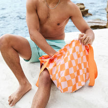 Load image into Gallery viewer, DOCK & BAY FOLDAWAW TOTE BAG - GROOVY CHECK