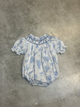 Load image into Gallery viewer, EVELYN FLORAL SMOCKED BUBBLE
