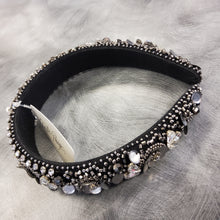 Load image into Gallery viewer, FLOWER BEADED HEADBAND