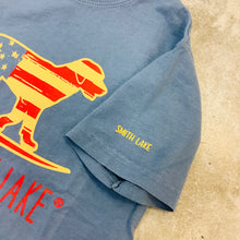 Load image into Gallery viewer, YOUTH VINTAGE SMITH LAKE FLAG PUP