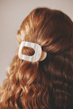 Load image into Gallery viewer, TELETIES ROUND FLAT HAIR CLIP / SMALL ALMOND BEIGE