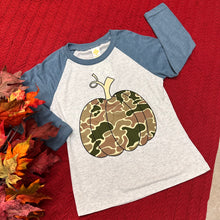 Load image into Gallery viewer, KIDS CAMO PUMPKIN RAGLAN TEE
