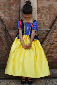 DELUXE SNOW WHITE GOWN
