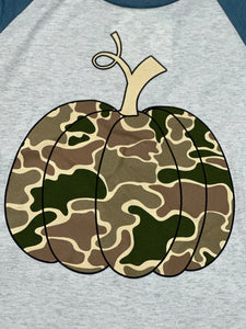 KIDS CAMO PUMPKIN RAGLAN TEE