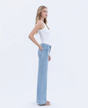 Load image into Gallery viewer, HEAVYWEIGHT CROP TEE
