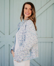 Load image into Gallery viewer, DAINTY FLORAL QUILTED JACKET
