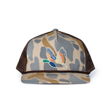 Load image into Gallery viewer, BURLEBO CAP - RETRO CAMO DUCK
