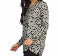 Load image into Gallery viewer, HOLLAND LEOPARD POCKET TEE
