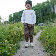 Load image into Gallery viewer, BERLEBO YOUTH ATHLETIC JOGGER - GAUGE CAMO
