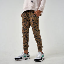 Load image into Gallery viewer, BERLEBO YOUTH ATHLETIC JOGGER - GAUGE CAMO

