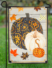 Load image into Gallery viewer, PATTERNED PUMPKIN &amp; LEAVES GARDEN FLAG
