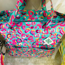 Load image into Gallery viewer, COLOR QUEEN BEACH BAG
