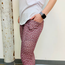 Load image into Gallery viewer, ACTIVE LIFESTYLE LEGGINGS - FIERCE ROSE
